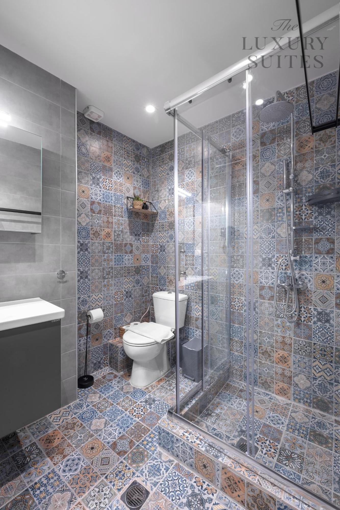 Maison Cristal, The Luxury
